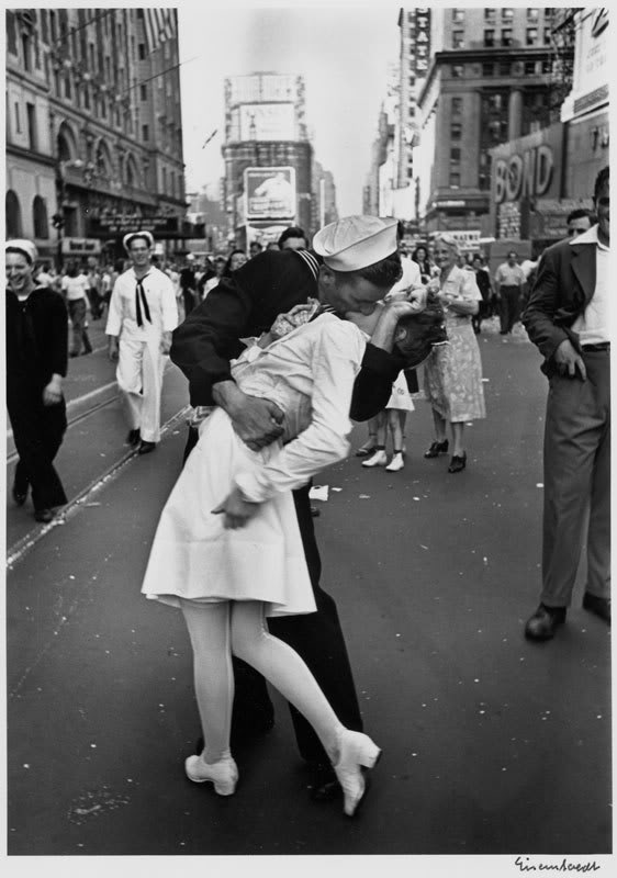 This image has an empty alt attribute; its file name is kkiss.jpeg